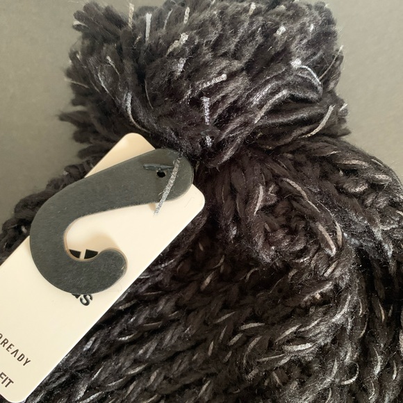 Adidas women’s beanie hat - Picture 3 of 3